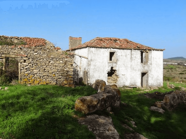 Caminhando na Aldeia Fantasma de Broas